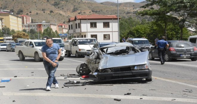 Gümüşhanede Zincirleme Trafik Kazası: 4 Yaralı