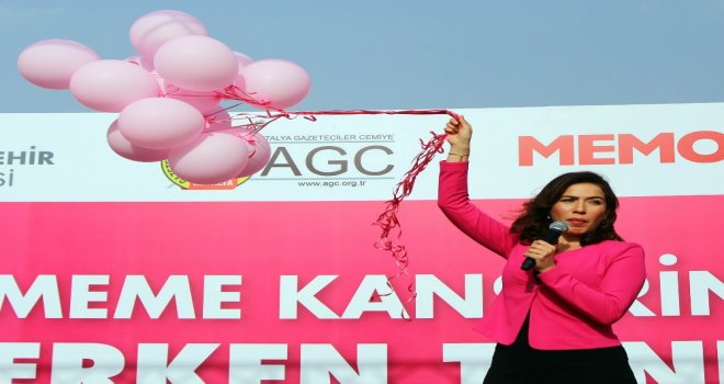 Şarkıcı Burcu Güneşten Pembe Konser