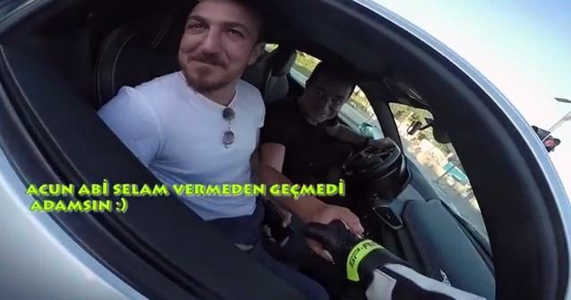 (Özel) Tek Tekerlek Üzerinde Giden Motosikletli, Acun Ilıcalıya Yakalandı