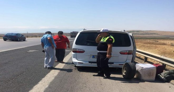 Yolda Kalan Sudanlı Aileye Polis Yardım Elini Uzattı