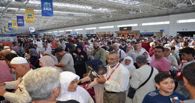Antalyadan 2Nci Hac Kafilesi Dualarla Uğurlandı