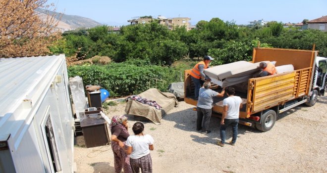 Finikede 4 Aileye Eşya Yardımı