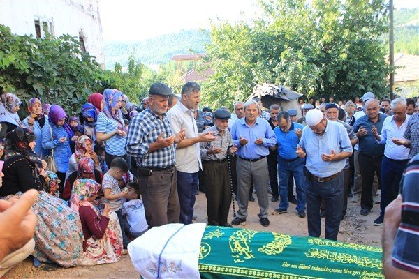 Traktör Kazasında Ölen Yaşlı Adam Toprağa Verildi