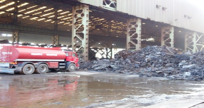 Demir Çelik Fabrikasındaki Hurda Yangını Söndürüldü