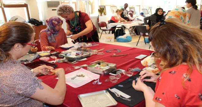 Sakemde Kursiyerler Kendi Takılarını Yapıyor