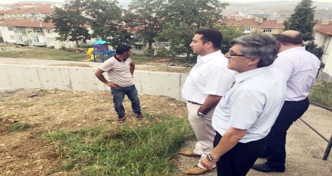 Başkan Bakıcı, Yokuş Sokak Parkında İncelemelerde Bulundu