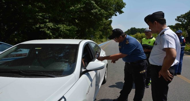 Ortacada Hatalı Sürücüye Kırmızı Düdük Uygulaması