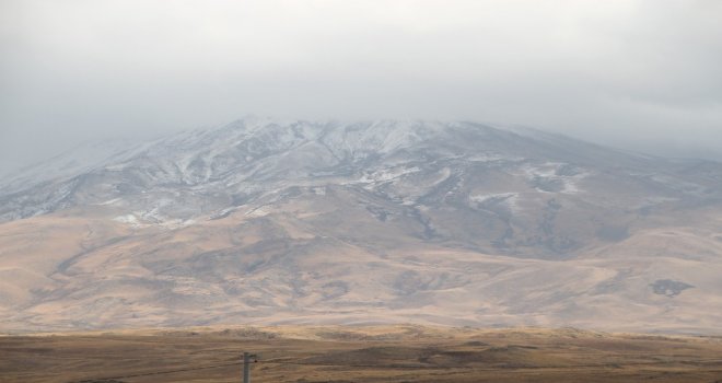 Süphan Dağına Kar Yağdı