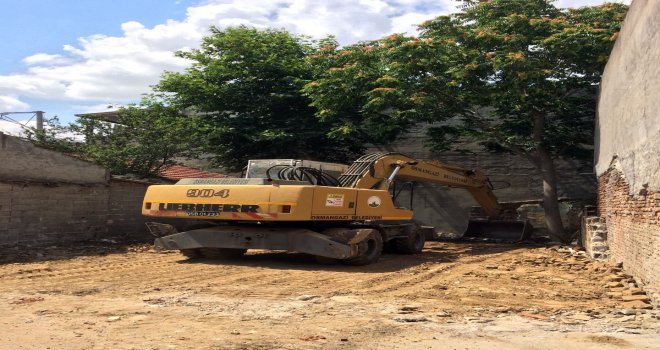 Osmangazide Metruk Binalar Yıkılıyor