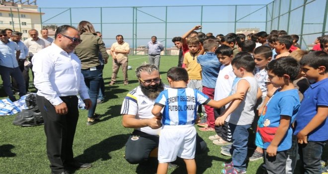 Edremit Belediyesi Futbol Okulu Açıldı