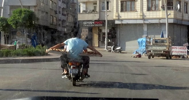 Motosiklet İle Simit Taşıdı
