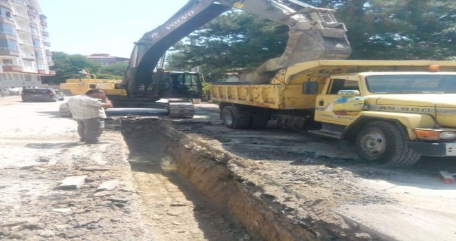 Yağmur Suyu Hattı Çalışmaları Devam Ediyor