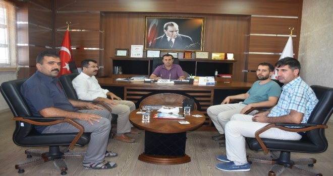 Kahta İlim Yayma Cemiyeti Yönetimi Müdür Tünçmen İle Bir Araya Geldi