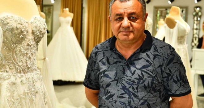 İzmir esnafı “Biz Varız” kampanyasına gelinlik ve nişan kıyafeti bağışladı