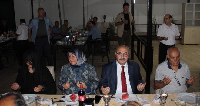 Şehiy Ailesi Oğullarının Mesai Arkadaşlarını Yemekte Ağırladı