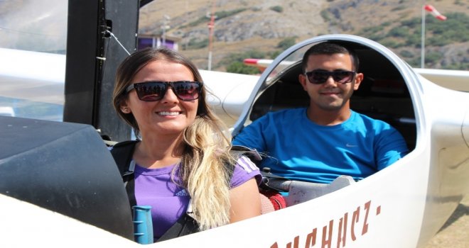 Mutluluklarını Havada Buldular