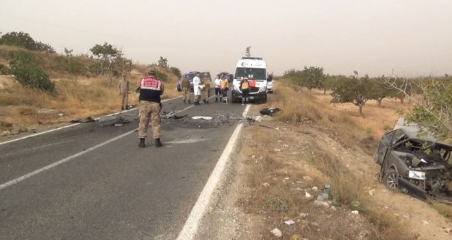 Otomobillerin Çarpıştığı Kazada Karayolu Savaş Alanına Döndü: 2 Ölü, 5 Yaralı