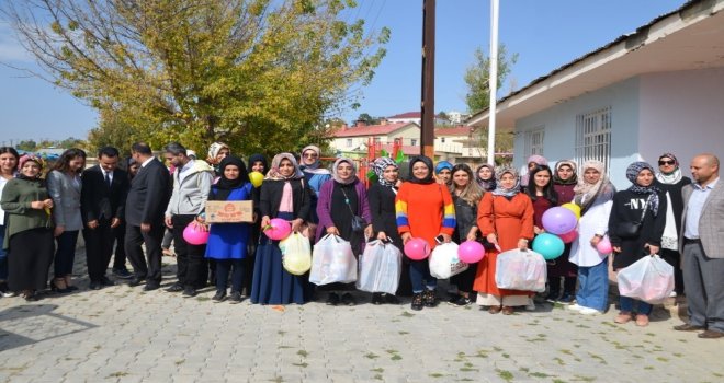 Köy Okulu Öğrencilerine Oyuncak Ve Kırtasiye Desteği