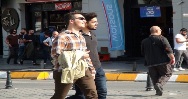 Taksim Bir Günde İki Mevsimi Yaşadı