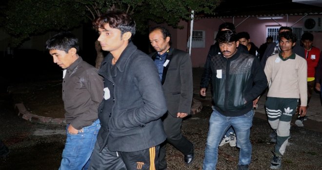 Türkiyeye Çalışmaya Gelen Kaçak 25 Afganistanlı Yakalandı