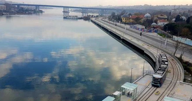 İSTANBULLULAR HALİÇ TRAMVAYINDAN ÇOK MEMNUN KALDI