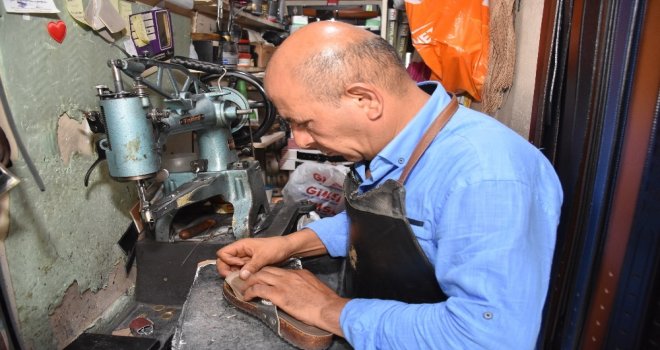 Küçük Ama Marifetli İş Yerinde Geçimini Sağlıyor