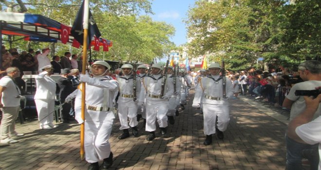 Akçakoca Gemisi Vatandaşların Ziyaretine Açıldı