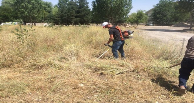 Malazgirt Belediyesi Milli Parkta Temizlik Çalışmalarına Yoğunluk Verdi
