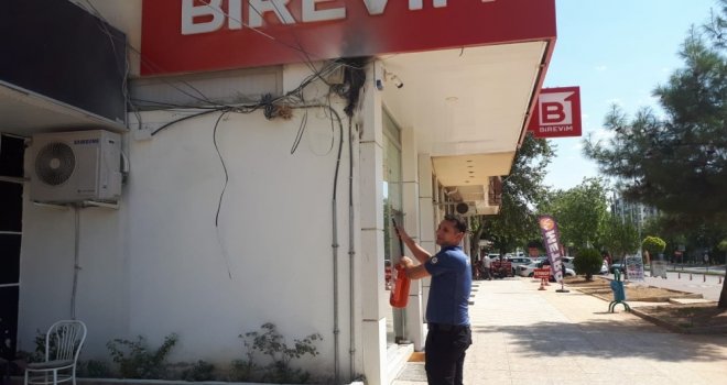 Binada Çıkan Yangını Polis Söndürdü