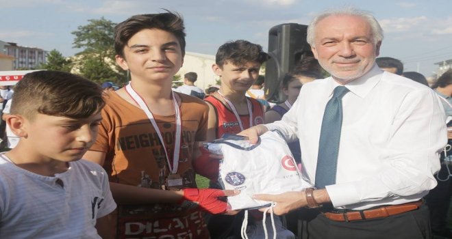 Yaz Spor Okullarına Malzeme Desteği