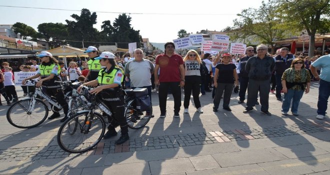 Foçada Sağlıklı Yaşam İçin Hareket Yürüyüşü