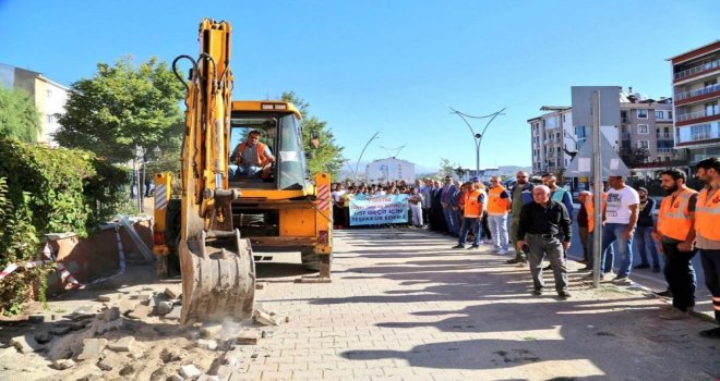 Öğretmen Ve Öğrencilerin İstediği Üst Geçit İnşaatına Başlandı