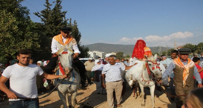 Bu Kez Gelin Arabasına Değil Ata Bindiler