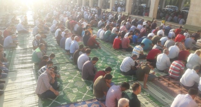 Adıyamanda Binlerce Kişi Bayram Namazı İçin Saf Tuttu