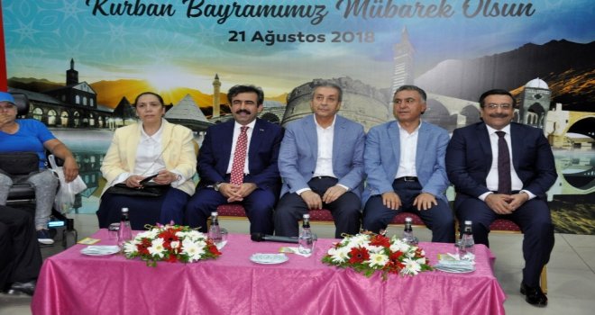 Diyarbakır Protokolü Vatandaşlarla Bayramlaştı