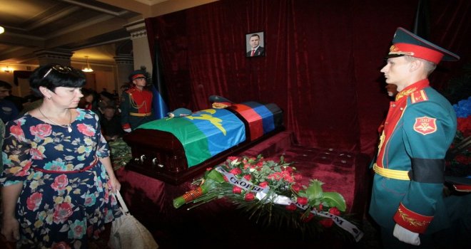Ukraynada 200 Bin Kişi Zaharçenkonun Cenaze Törenine Katıldı