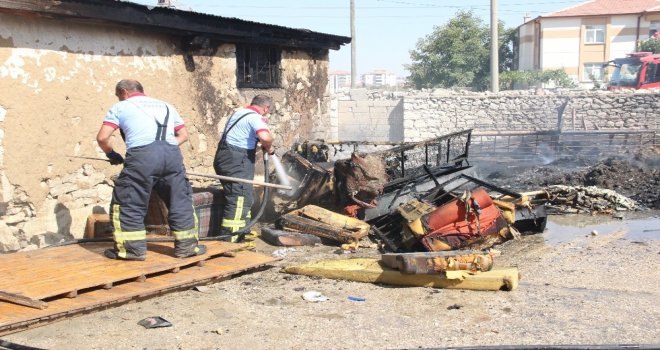 Karamanda Kuru Otların Temizlenmesi İçin Yakılan Ateş Büyüyünce Korkuttu