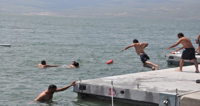 Çıldır Gölü Ege Sahillerini Aratmıyor