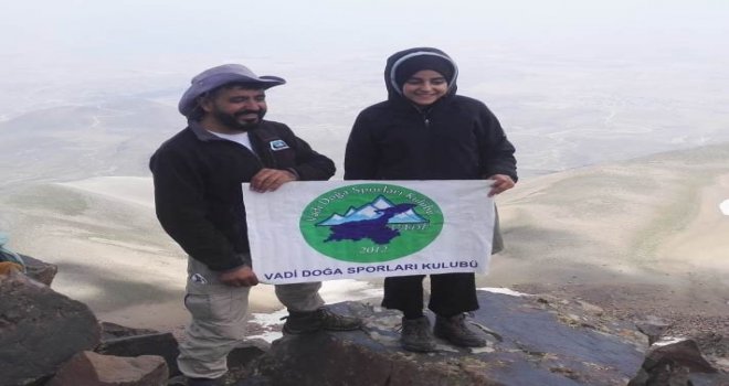13 Yaşındaki Dağcı Süphan Dağına Tırmandı