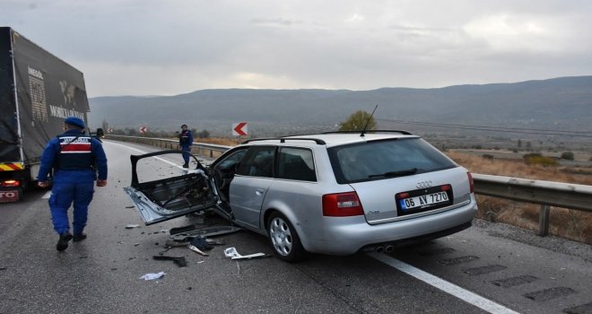 5 Aracın Karıştığı Zincirleme Trafik Kazasında 6 Kişi Yaralandı