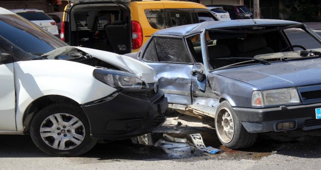 Manavgatta Trafik Kazası: 1 Yaralı