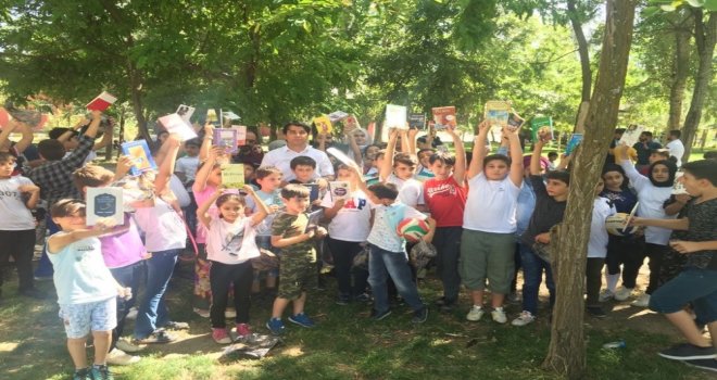 Eğitim-Bir-Senden Öğrencilere Hediye Kitap