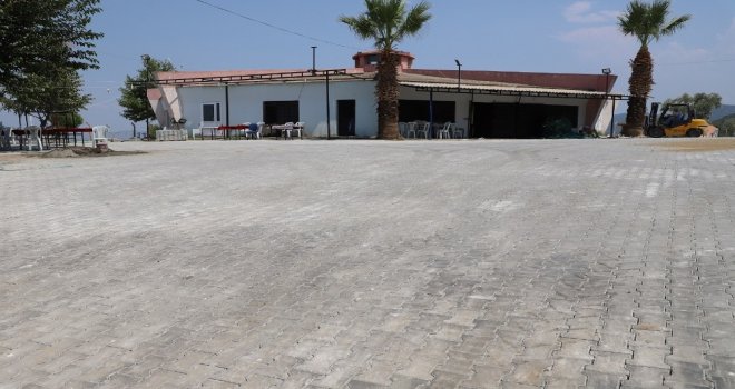 Derbent Düğün Salonu Bahçesi Parke Taşı İle Yenilendi