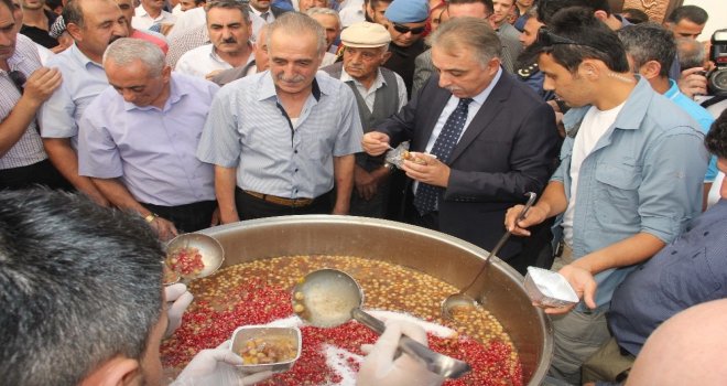 Hakkari Polisi 2 Bin Kişiye Aşure Dağıttı