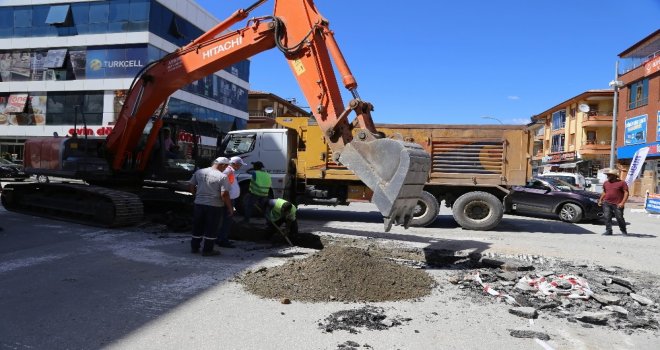 Nerim Tombul Caddesinde Altyapı Çalışmaları Devam Ediyor