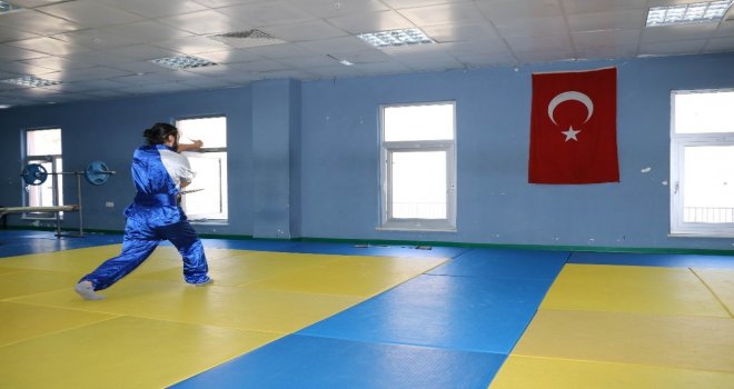 (Özel Haber) Dünya Şampiyonu Azeri Sporcu, Türk Milli Takımını İstiyor