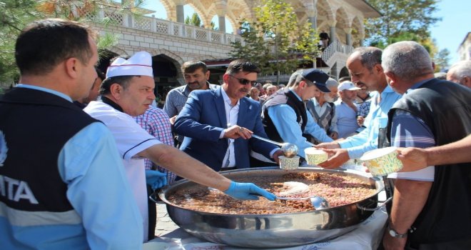 Turhalda Aşure Dağıtıldı