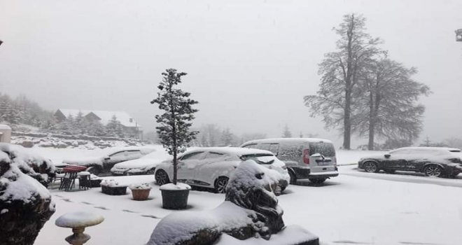 Kartepeye Yılın İlk Karı Düştü