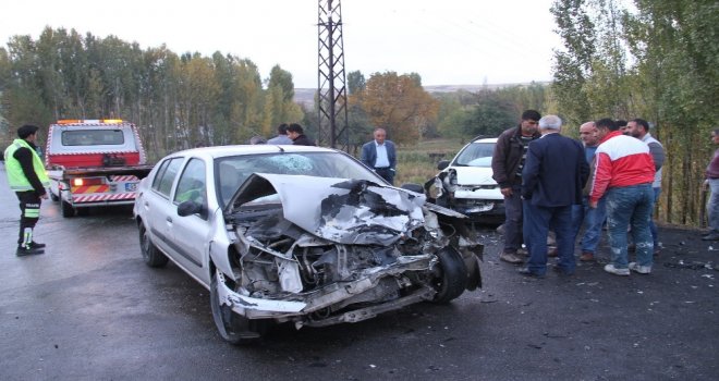 Muradiyede Trafik Kazası: 3 Yaralı