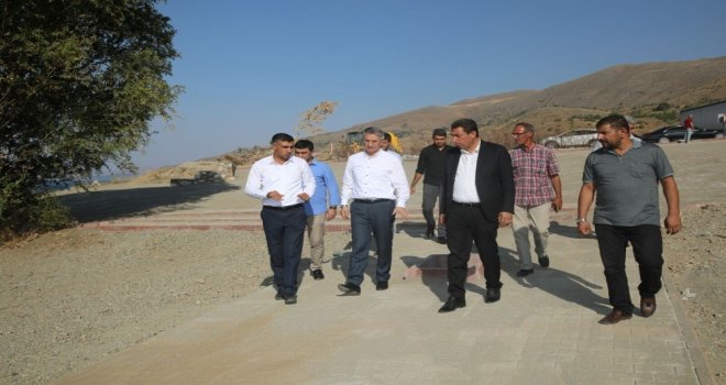 Başkan Yanılmaz, Sivricedeki Park Yapım Çalışmalarını İnceledi